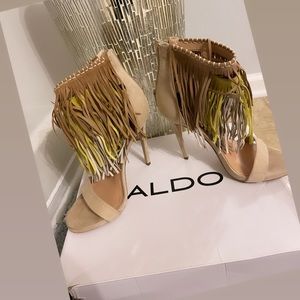 Women’s fringe sandals
